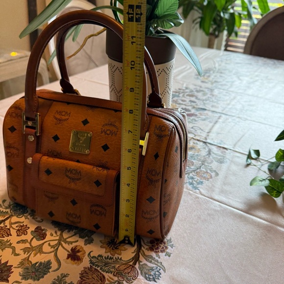 MCM Preowned cognac Leather Bag with Gold embossed hardware. - Picture 13 of 15
